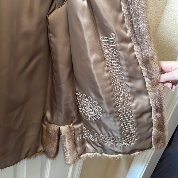 Vintage Blonde Mink Coat - Willmann’s Furriers - Picture 4 of 4